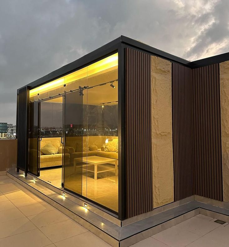 الجلسات والمظلات تنسيق حدائق في الرياض – تصميم حديقة مودرن