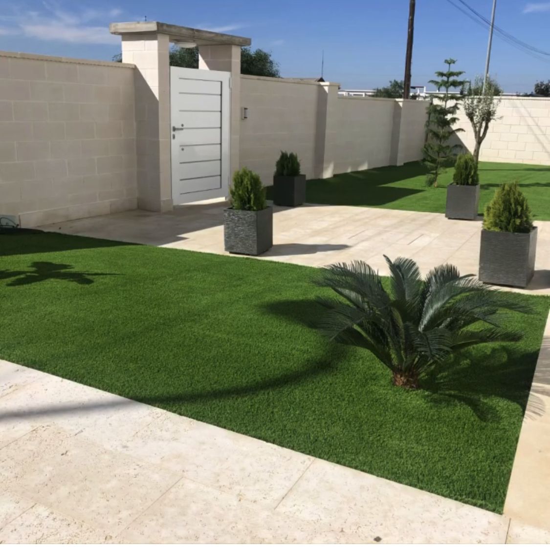 عشب طبيعي وصناعي تنسيق حدائق في الرياض – تصميم حديقة مودرن