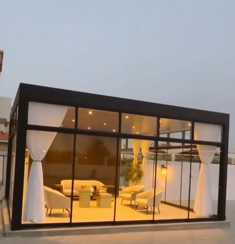 الجلسات والمظلات تنسيق حدائق في الرياض – تصميم حديقة مودرن