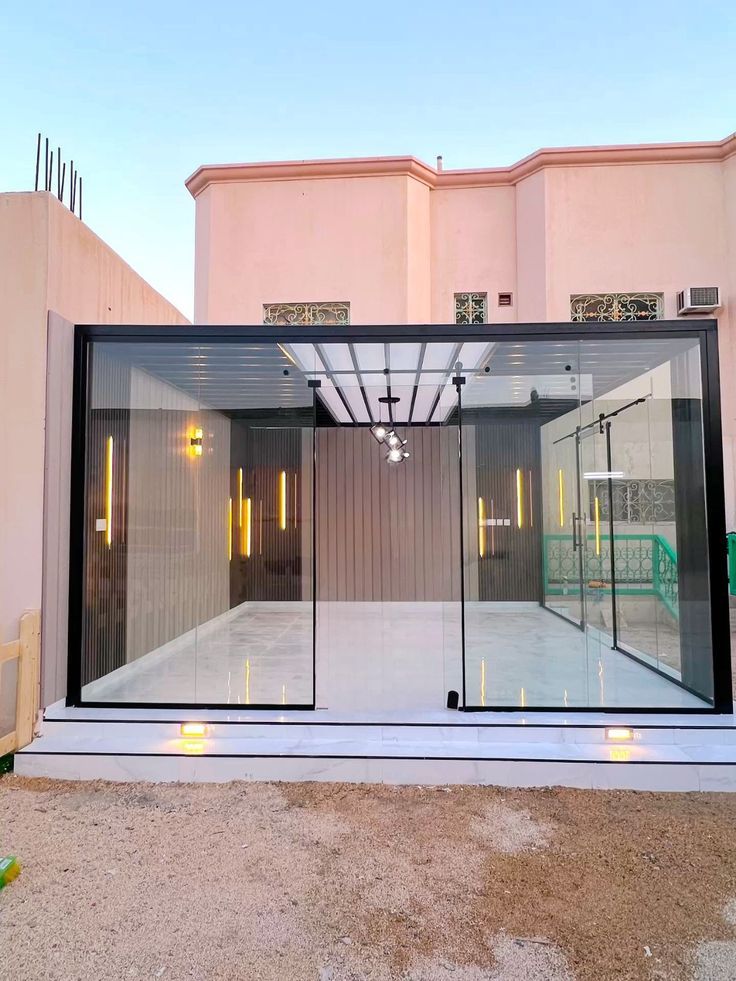 الجلسات والمظلات تنسيق حدائق في الرياض – تصميم حديقة مودرن