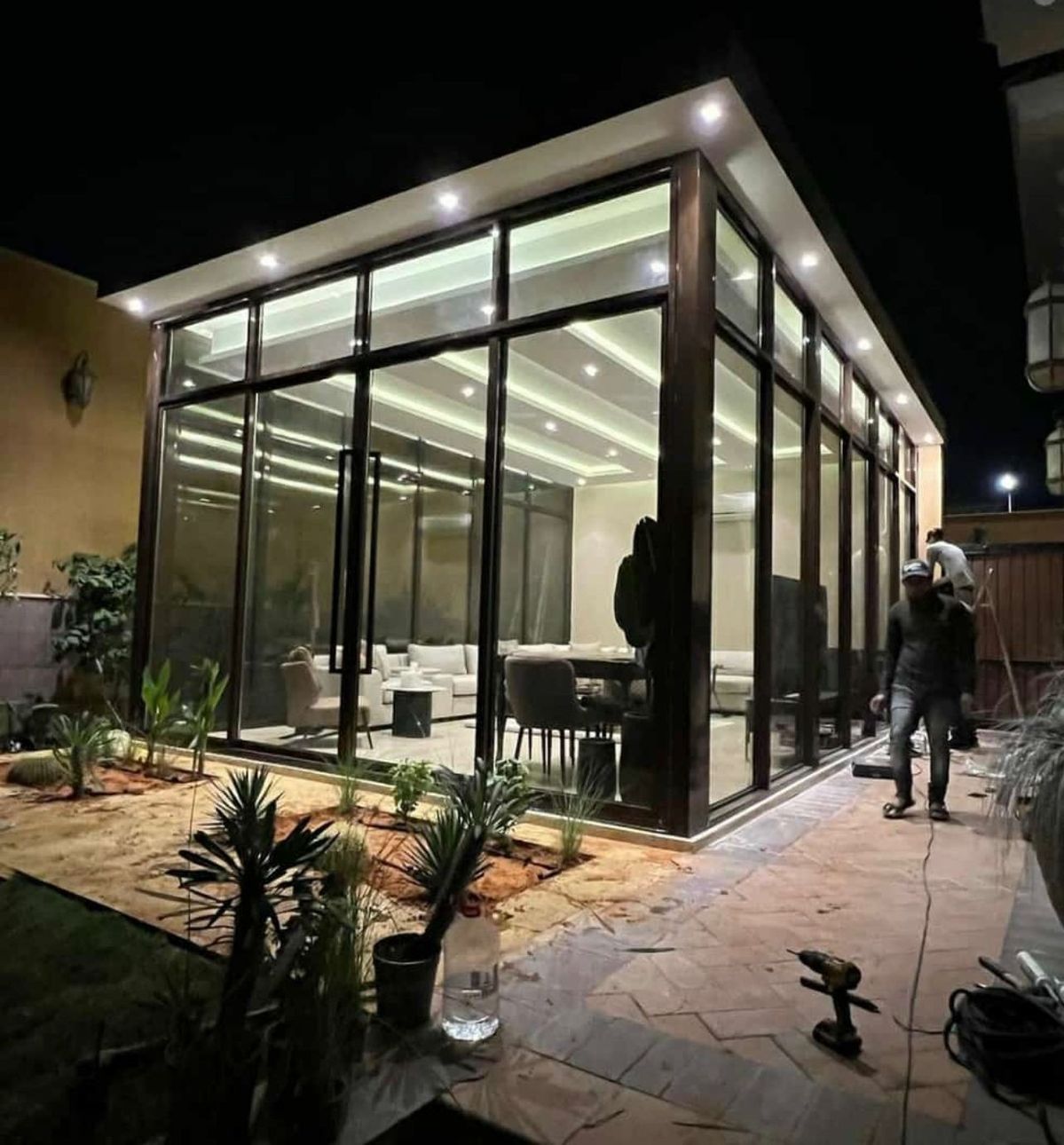 الجلسات والمظلات تنسيق حدائق في الرياض – تصميم حديقة مودرن