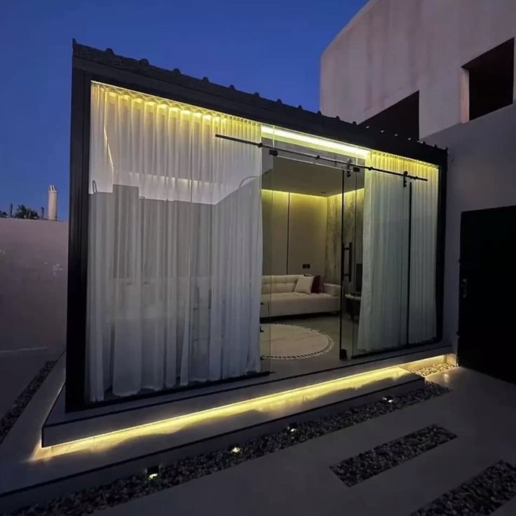 غرفة زجاجية